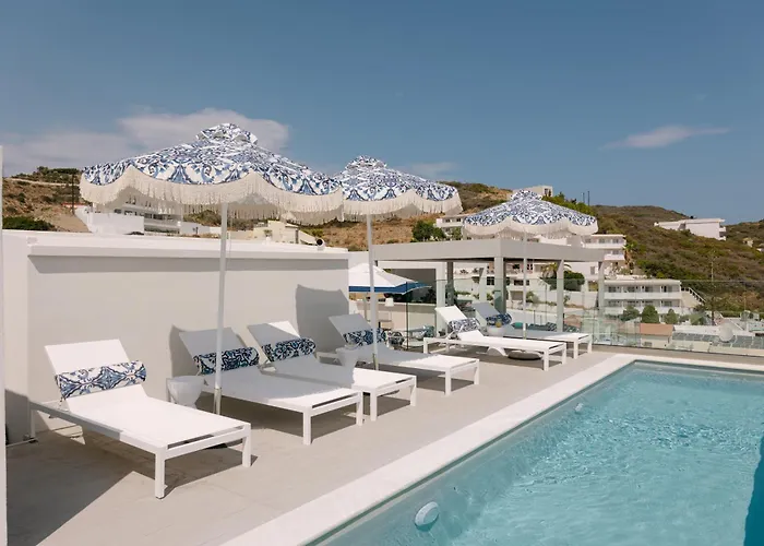 Golden Luxury Suites